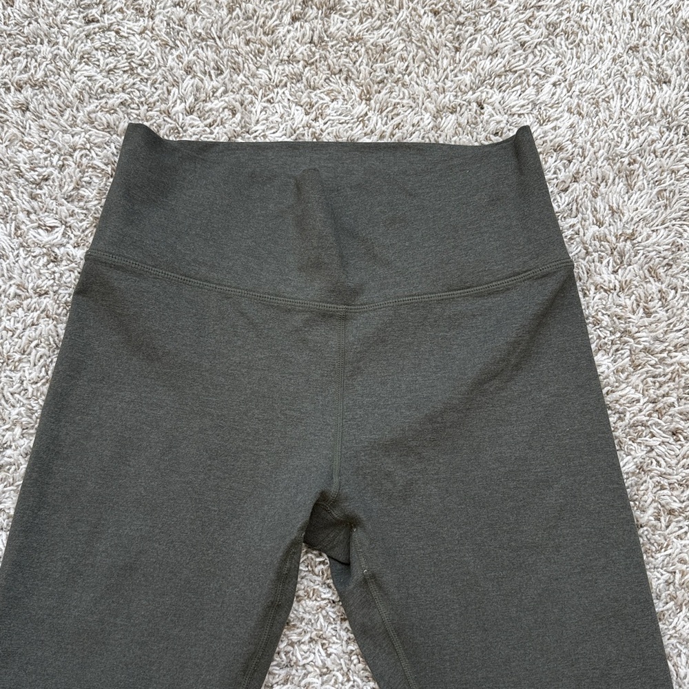 Vuori 7/8 Legging Green Heathered size Medium - Picture 3 of 12